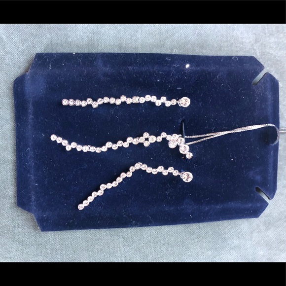 Swarovski crystal necklace and earring set. - Picture 2 of 4